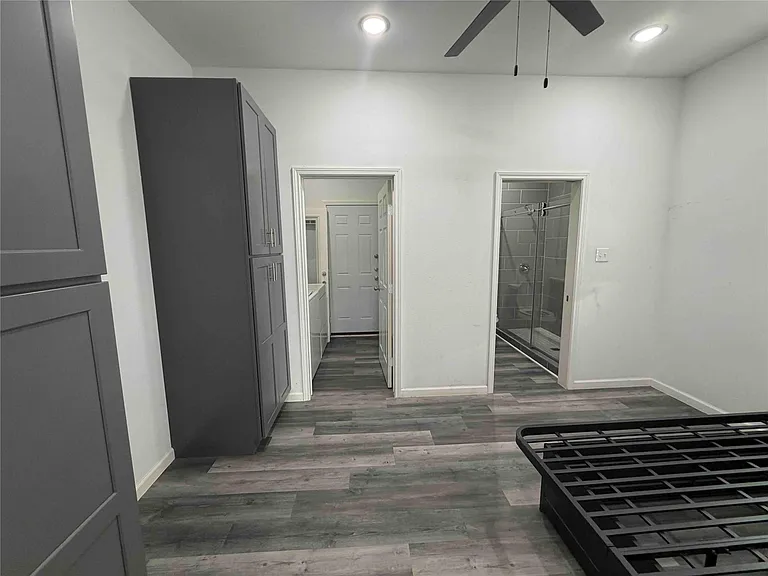 2404 Burkett St — Photo 22