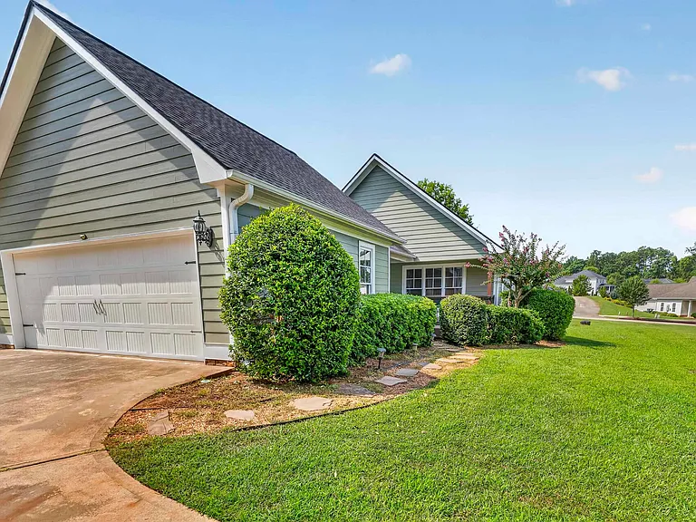 1081 Carriage Ridge Dr — Photo 10