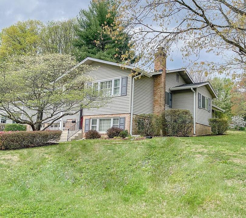 2nd image of 6114 Harmon Pl
