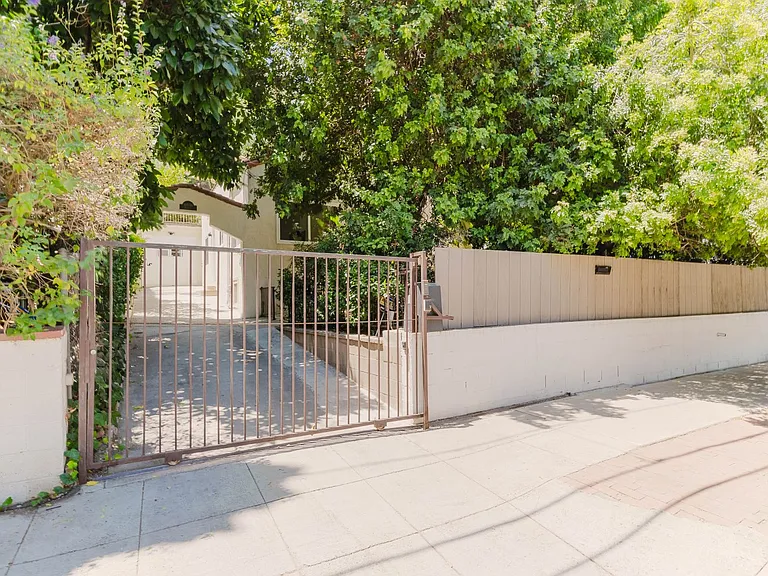 11036 Fruitland Dr — Photo 34