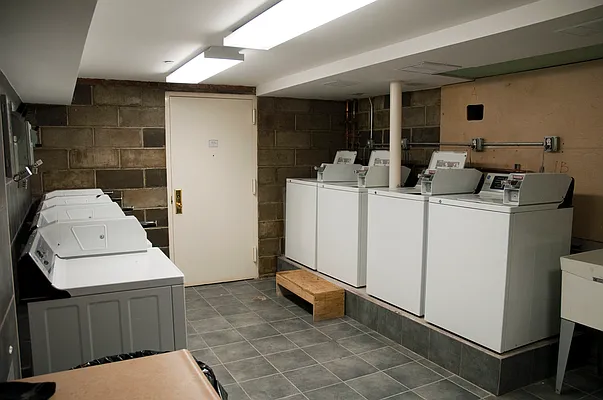 Rented by Easy Rental LLC | media 70