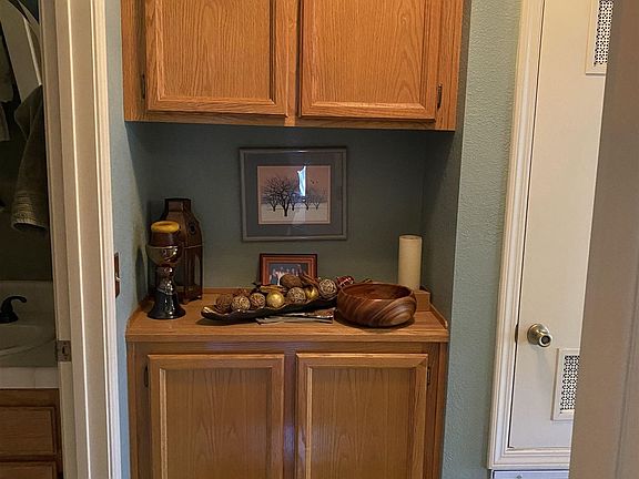 5th image of 110 Foxglove Ln