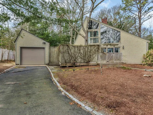 97 Fells Pond Road, Mashpee, MA 02649