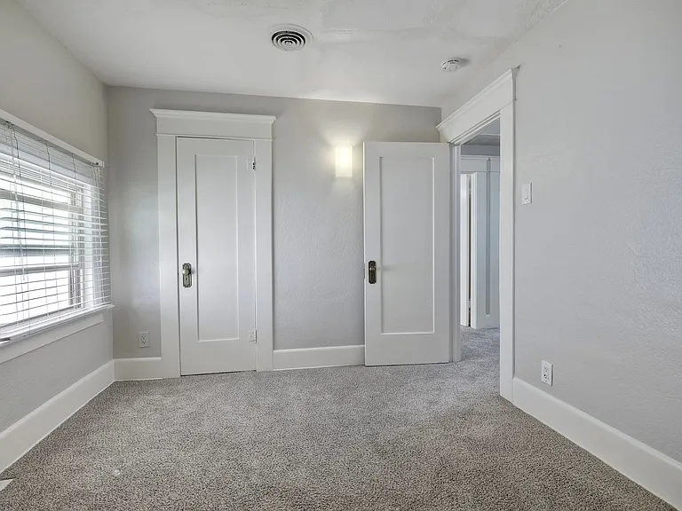4052 Albatross St — Photo 16