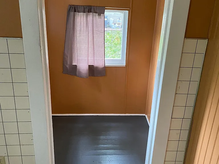 kitchen (view of back mud room)