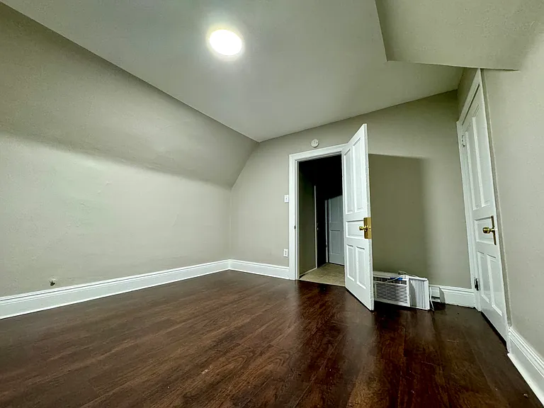 1749 Crafton Blvd #4 — Photo 3