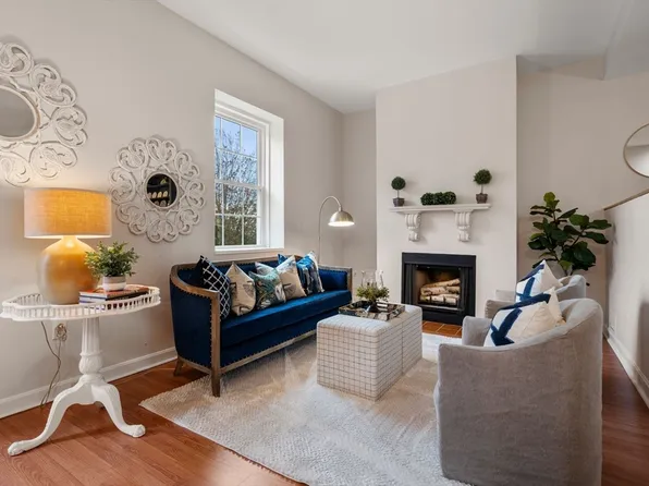 100 Parks St APT 32, Duxbury, MA 02332