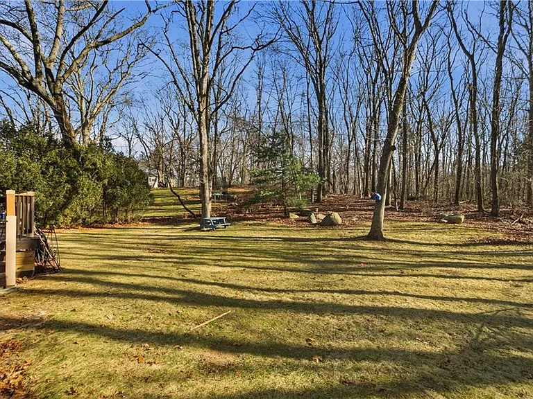 141 Laurel Ridge Ln — Photo 31