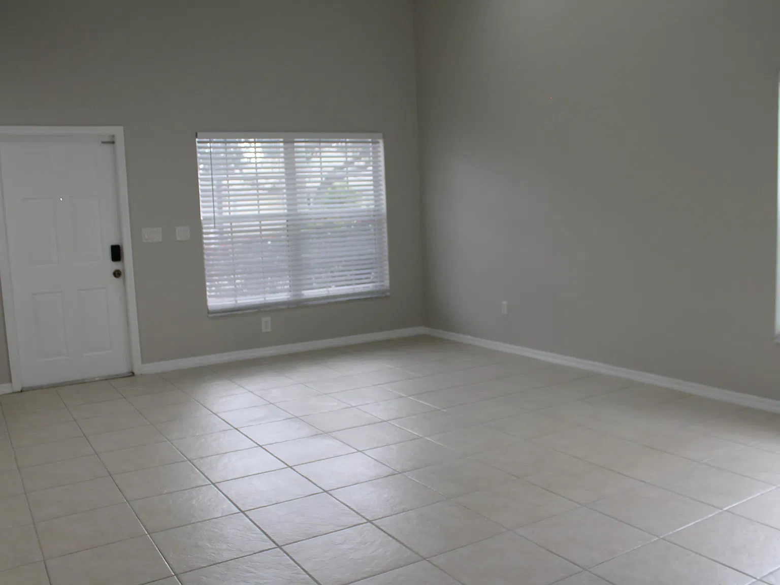 4 bed, 14.0 bath, 2128 sqft, $3,500 — Photo 4