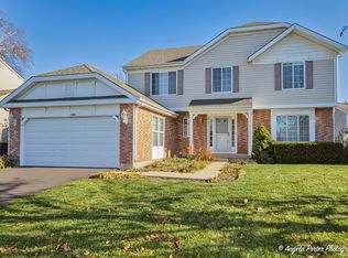 1305 Westport Rdg, Crystal Lake, IL 60014