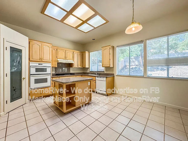 2128 Topham Ct — Photo 5