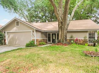 15915 Shawver Lake Dr, Lutz, FL 33549