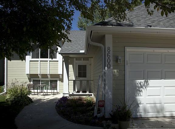 2nd image of 8600 Pinehurst Alcove