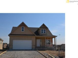 10215 N McKinley Ave, Kansas City, MO 64157