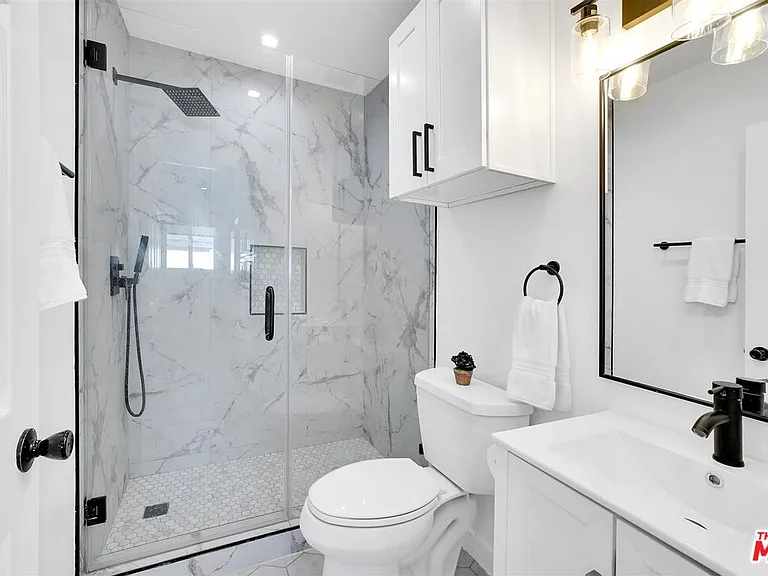 14644 Runnymede St — Photo 10