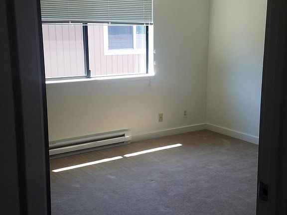 5th image of 12737 Greenwood Ave N APT B