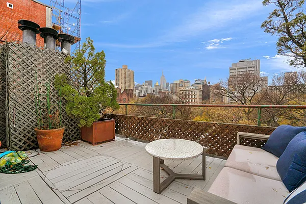 Rented by Nomad Property Group, LLC | media 10