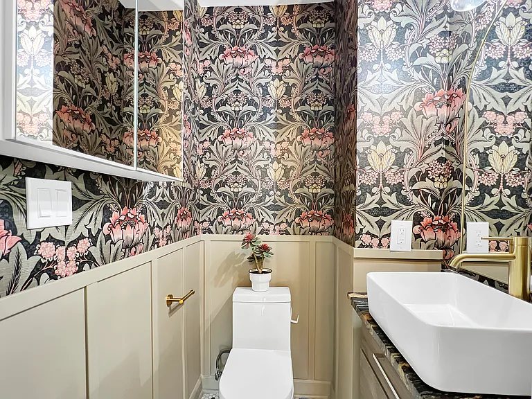 En suite master bath.