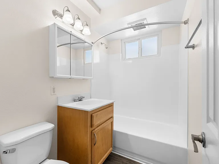 Pointe Pacific Apartment Homes — Photo 9
