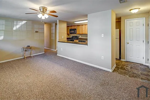 7600 Roscommon Ct #4 — Photo 1