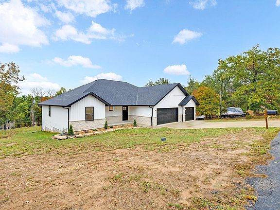 5th image of 123 Pinewood Drive
