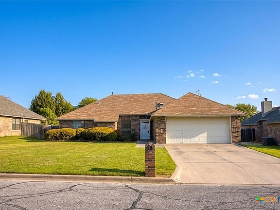 2nd image of 1815 Diana Ln