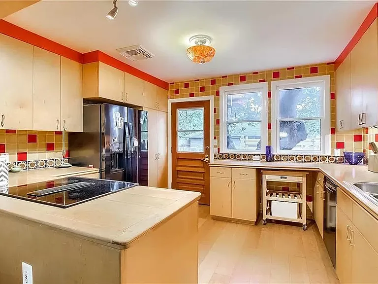 2401 Euclid Ave — Photo 6