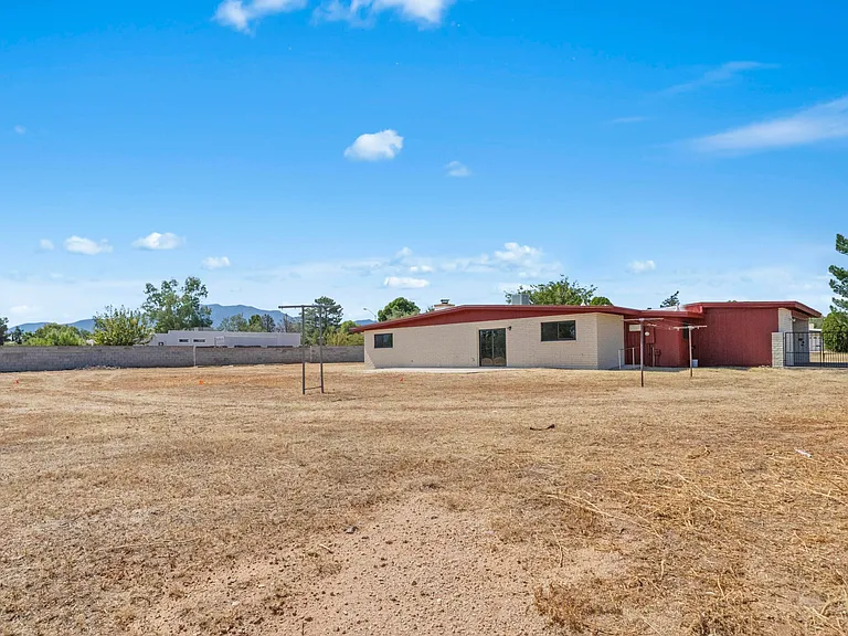 1398 Heather Dr — Photo 29