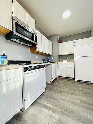 3rd image of 453 Essex St APT 2