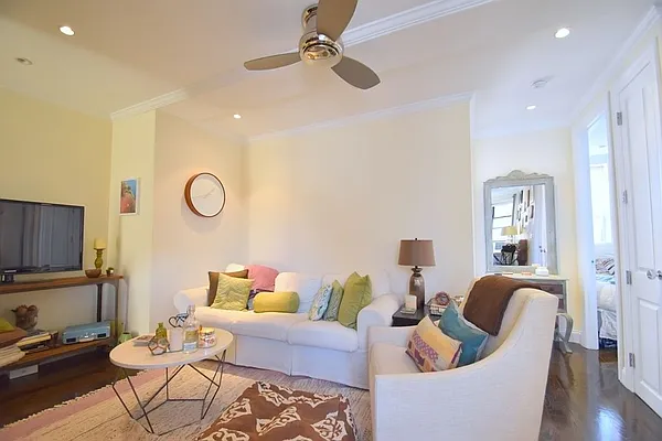 Rented by Voro New York | media 2