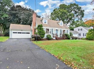 137 Riverview Cir, Fairfield, CT 06824