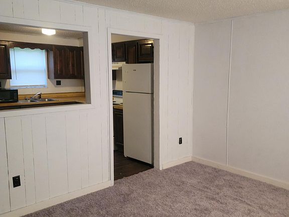 2nd image of 214 Elm Ln #B