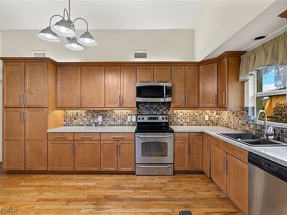 2nd image of 1724 SE 12th St