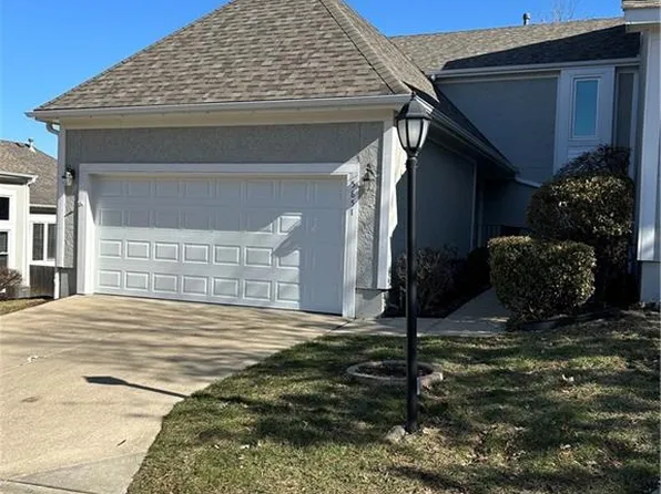 5851 Park Cir, Shawnee, KS 66216