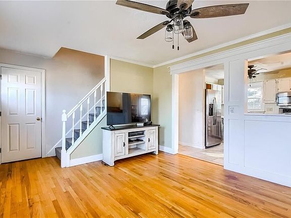 5th image of 33 Silverwood Ln