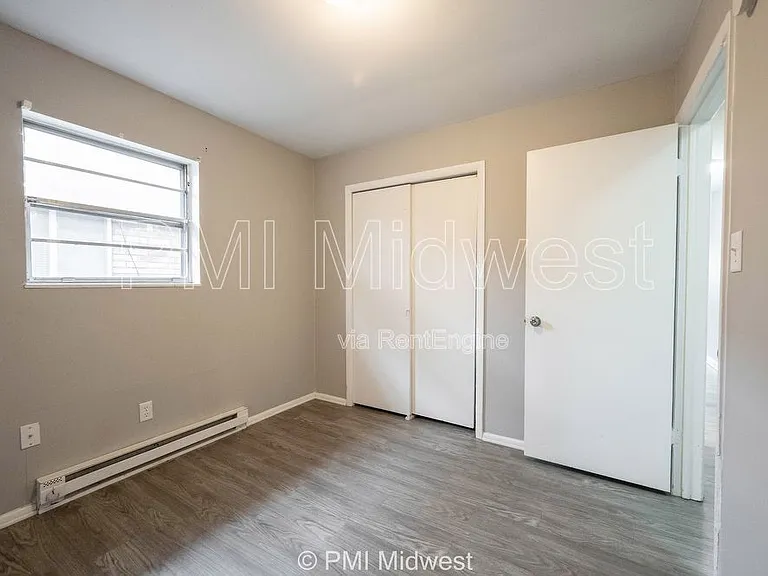 823 Iowa St — Photo 8