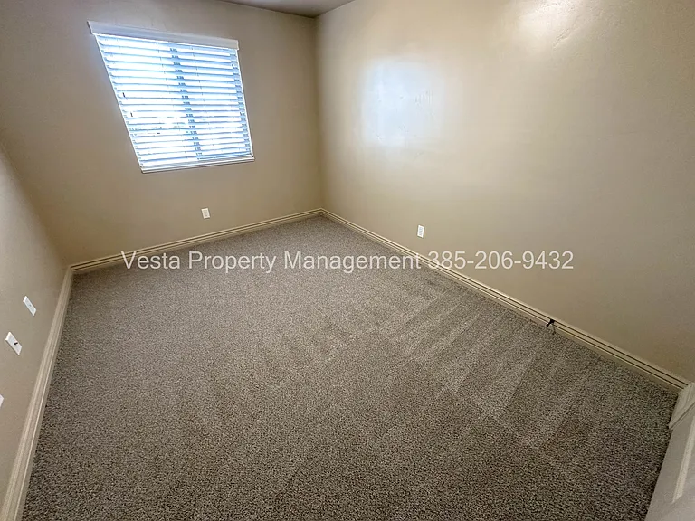 1933 N 325 W — Photo 13