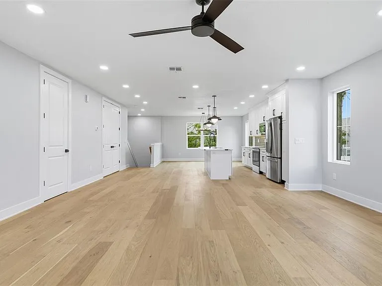4208 W Carmen St #D — Photo 19