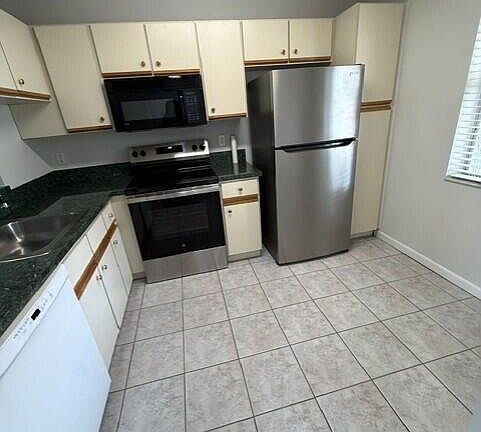 2nd image of 3031 HOLIDAY SPRINGS Boulevard #202-7