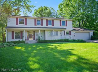 29952 Fox Grove Ct, Farmington Hills, MI 48334