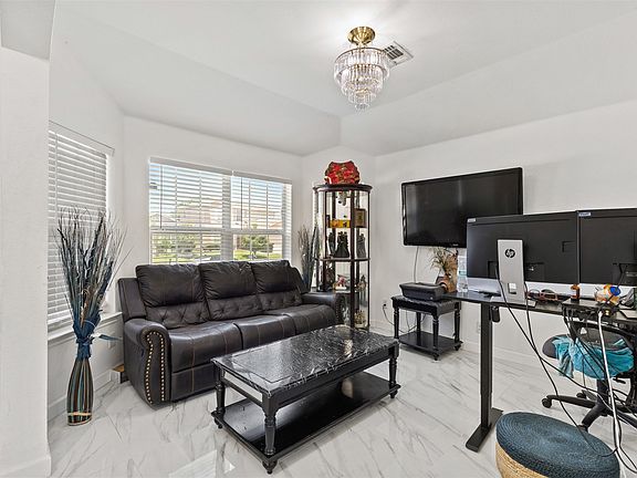 2nd image of 3207 Candlebrook Dr