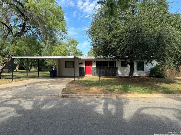 119 GREENLAWN AVE, Pleasanton, TX 78064