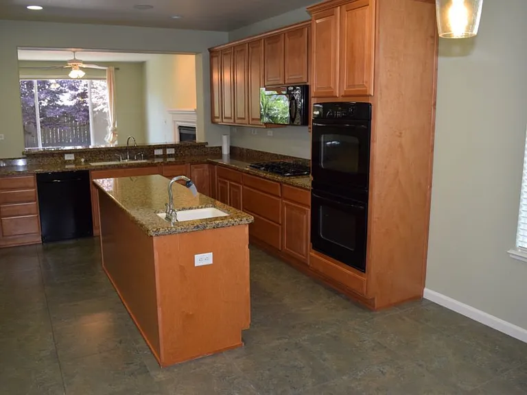 1378 Seymour Cir — Photo 12