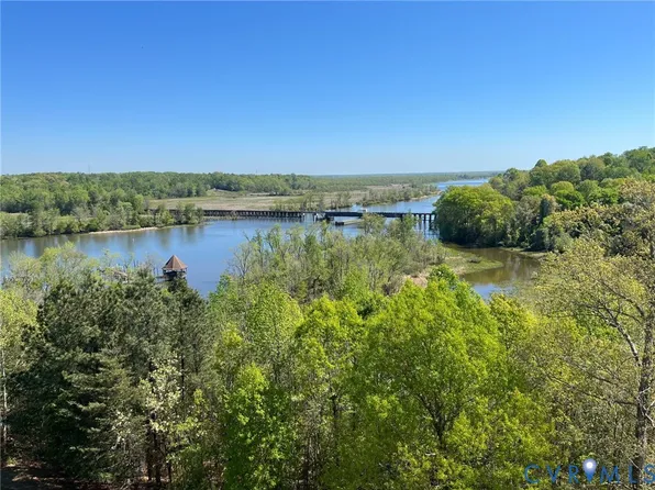 301 Beacon Ridge Dr Unit 804, Hopewell, VA 23860