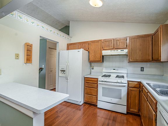 3rd image of 2620 Berwood Ln