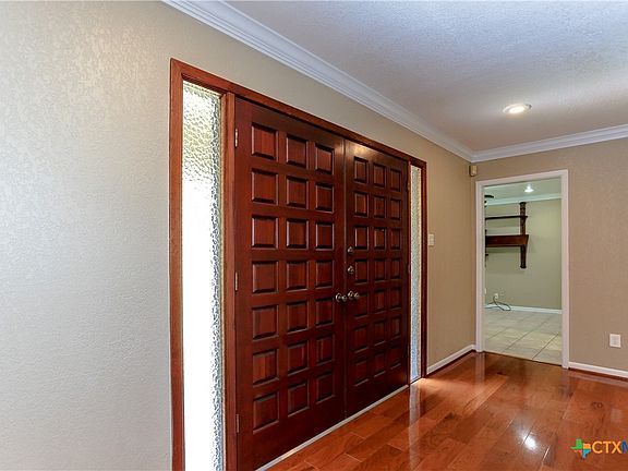 5th image of 203 Pin Oak Dr