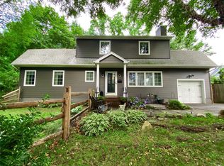 1 Hillcrest Pl, Locust Valley, NY 11560