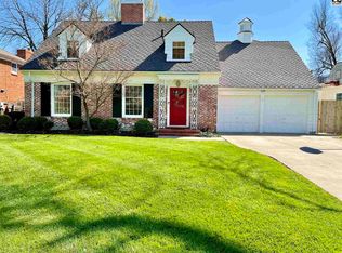 125 Hyde Park Dr, Hutchinson, KS 67502