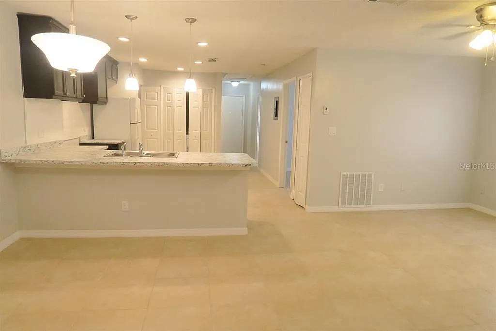 3 bed, 2.0 bath, 1244 sqft, $1,850 — Photo 3