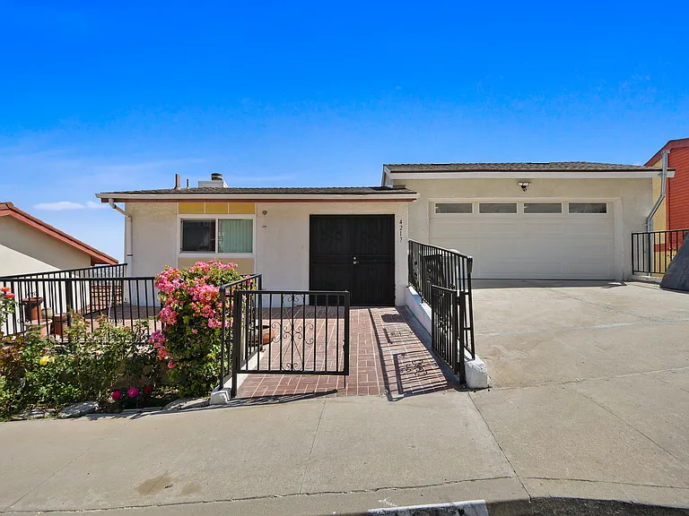4217 Mesa St — Photo 1